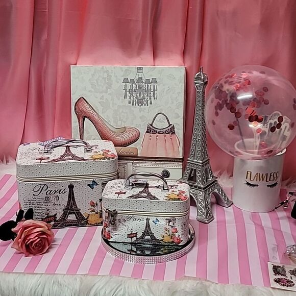 Travel Cosmetic Cases  PARIS Karriage Mate with rhinestones Set 2 NWT - Picture 3 of 8